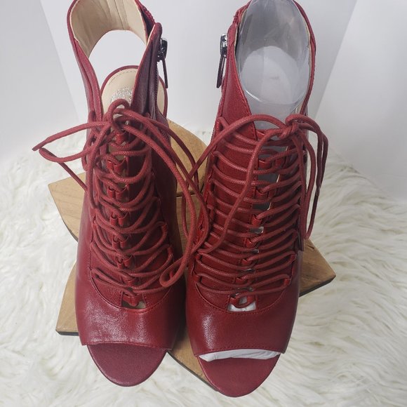 Vince Camuto Leather Heel - Picture 2 of 4